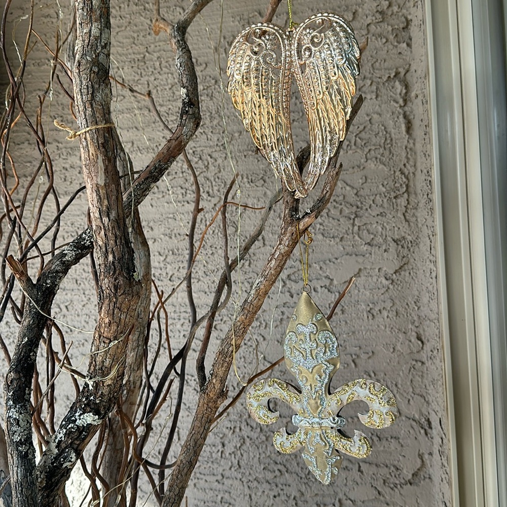 Gold Glittery Ornaments Wings & Fleur de Lis